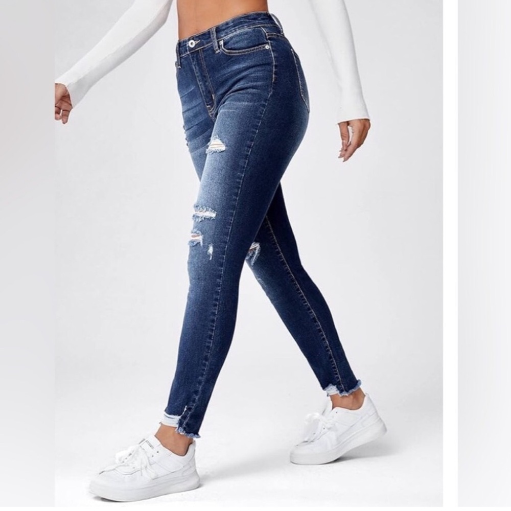 Almost Famous, High Rise, Vintage Mom, Distressed Blue Jeans